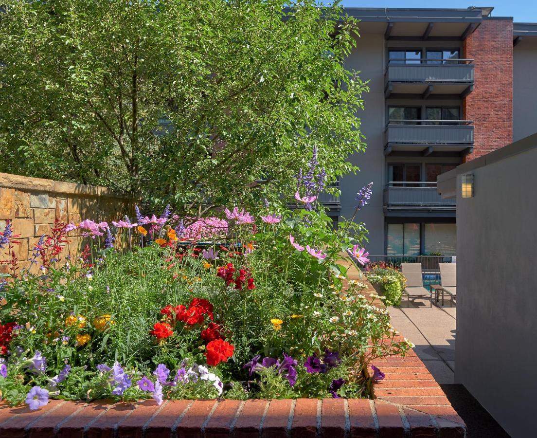 Aspen Square Condominium Hotel Zewnętrze zdjęcie