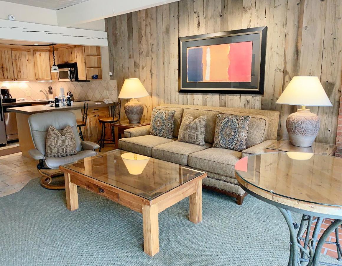 Aspen Square Condominium Hotel Zewnętrze zdjęcie