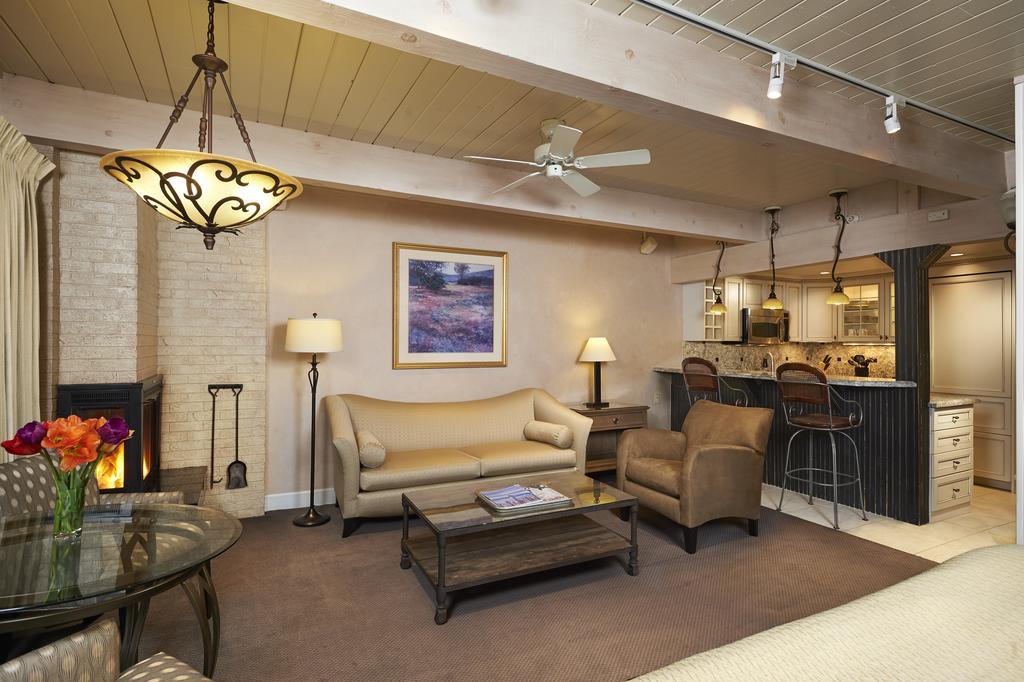 Aspen Square Condominium Hotel Zewnętrze zdjęcie